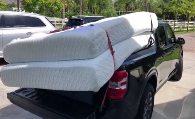 Moving a queen-size mattress using an exposed mattress method