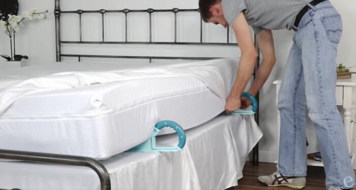 How to Move a Mattress By Myself